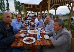 Piknik alanında iftar açtılar